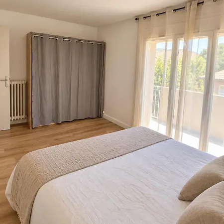 Les Terrasses De 2-bedroom Parking And Terraces Millau